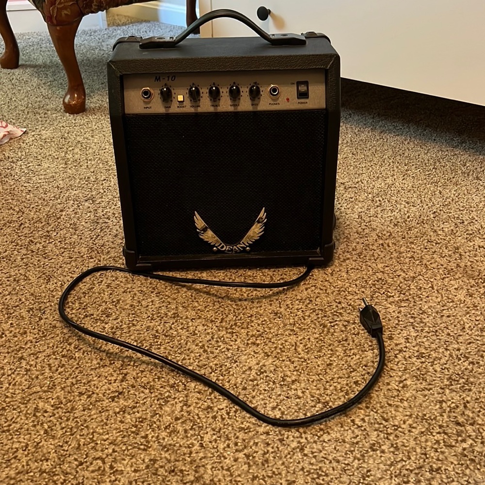 DEAN M-10 ELECTRIC GUITAR AMP